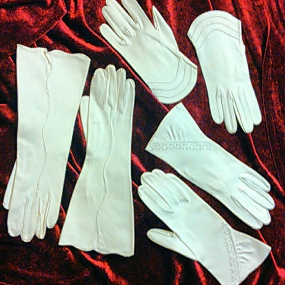 Vintage ladies gloves 3 pairs med. Sz