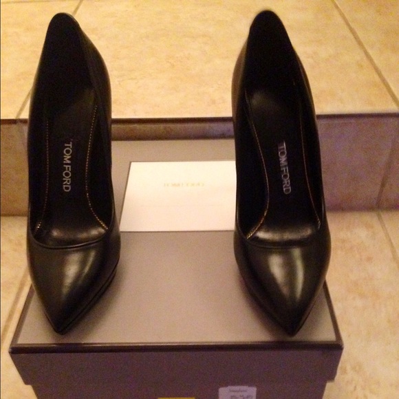 NEW Tom Ford Black Leather Pumps