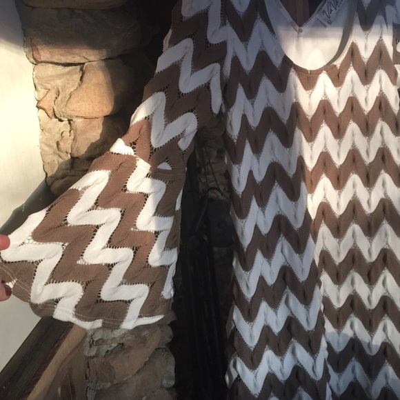 Boutique dress with built in slip - Picture 2 of 4