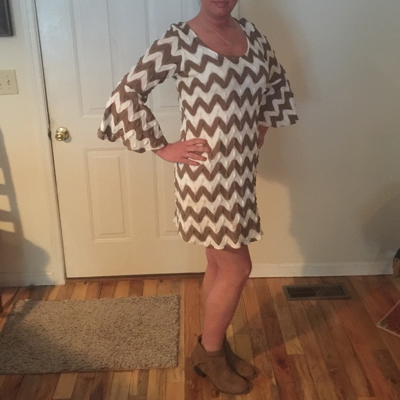 Boutique dress with built in slip - Picture 3 of 4