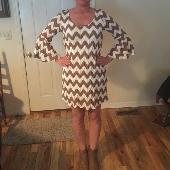 Boutique dress with built in slip - Picture 4 of 4