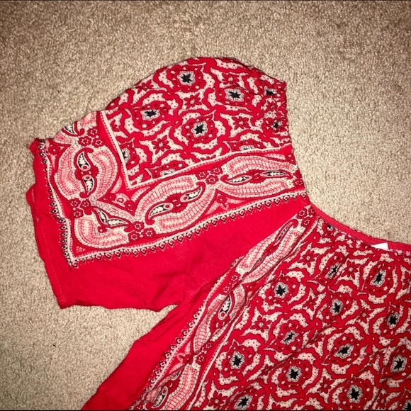 Red paisley crop top - Picture 2 of 4