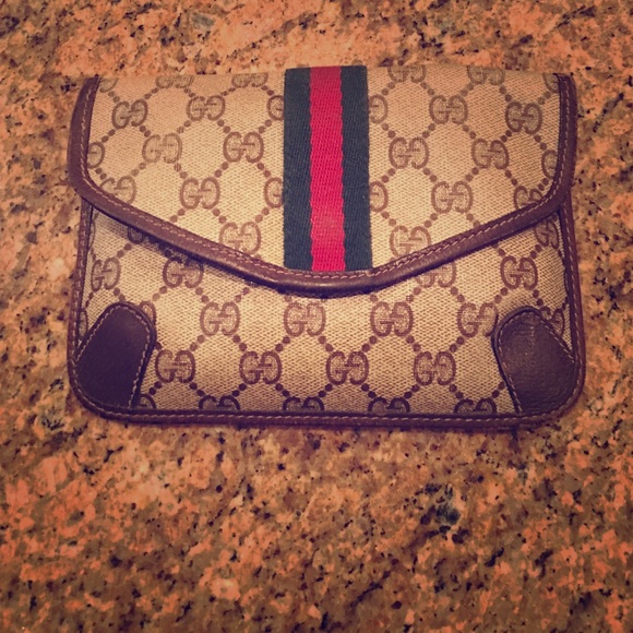 Gucci Handbags - Gucci clutch/makeup