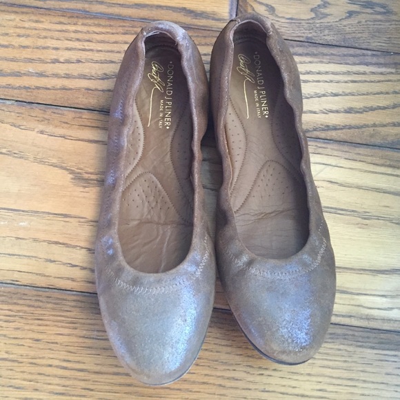 Donald Pliner fine brown leather flats 10M