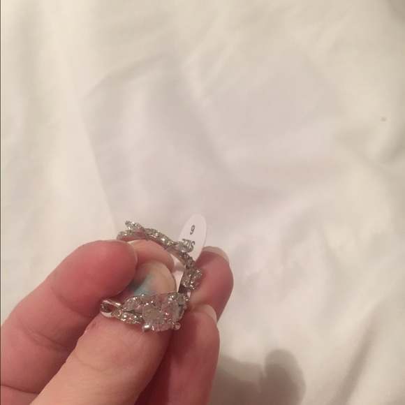 Jewelry - 2 pc white gold ring