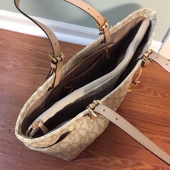 Michael Kors Jet Set Lego Tote - Picture 2 of 4