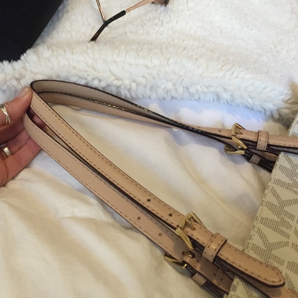 Michael Kors Jet Set Lego Tote - Picture 4 of 4