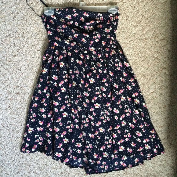 Floral strapless dress! Size 4!