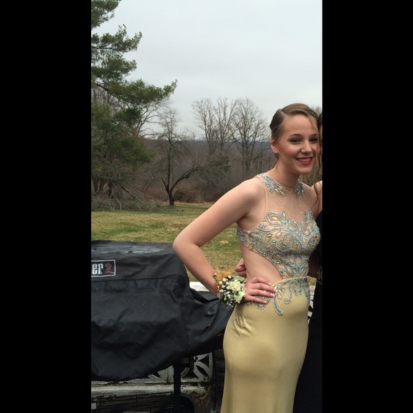 2015 Gold Prom Dress, Like New is available for purchase on au PAY Market -  Imported Goods Online Store Co.Ltd. | au PAY Market - Online Shopping Site