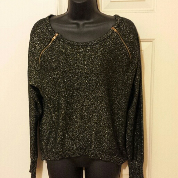 Bisou Bisou Sweaters - 🙌final sale!  Bisou bisou zipper high low sweater