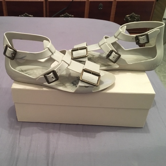 Cute Burberry gladiators