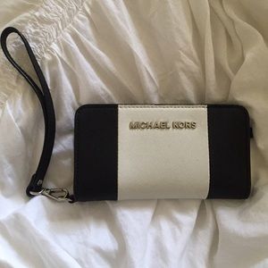 Michael Kors tech wallet