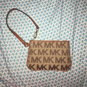 An Michael kors Jet Set Wristlet