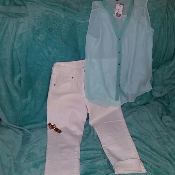 🌟SALE🌟Like new white capris!