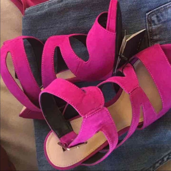 NIB Zara Purple/Fuschia Sandal High Heels in box!! - Picture 3 of 4