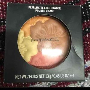 MAC beauty powder in Pearlmatte