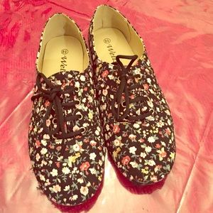 Floral print flats