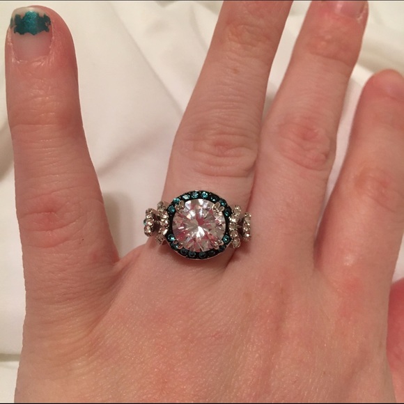 Blue and white ring - Picture 4 of 4