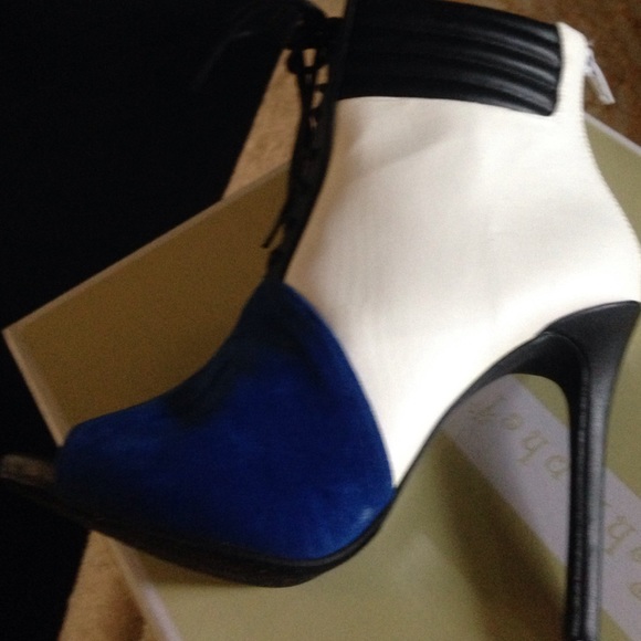 Blue Suede - Picture 2 of 4