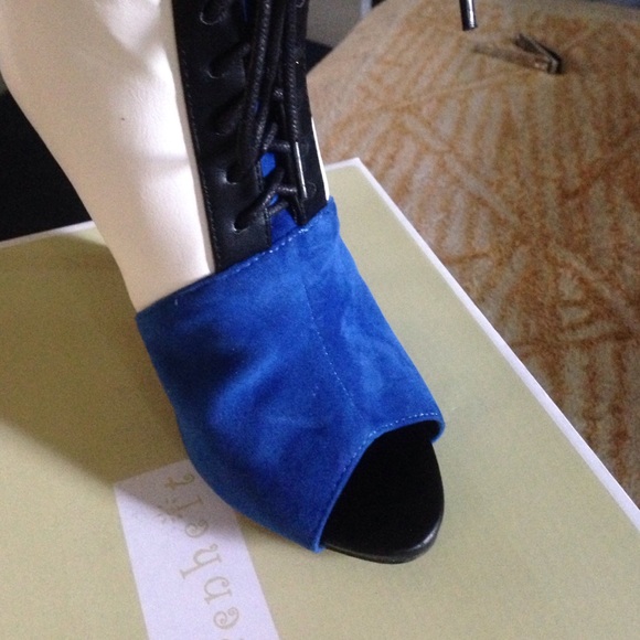 Blue Suede - Picture 3 of 4