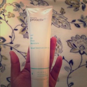 Proactive+ oil free moisture