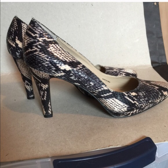 Ellen Tracy Shoes - Ellen Tracy faux snake skin heels