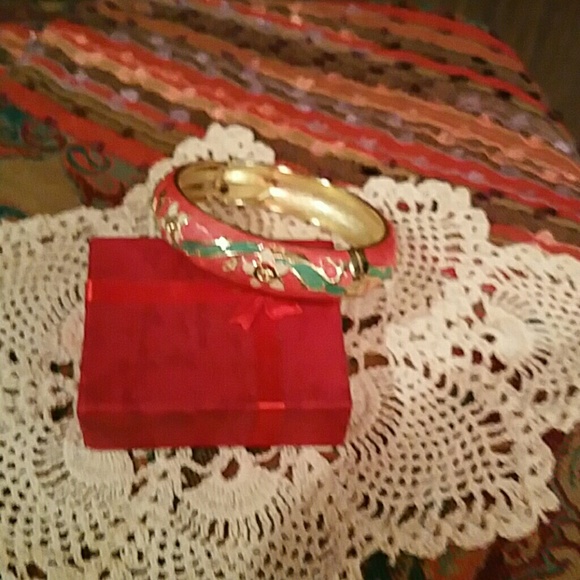 Bracelet with spring type closer..