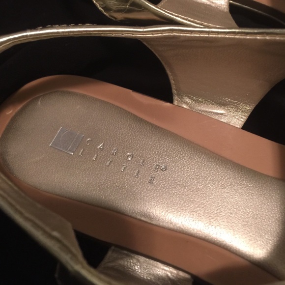 Beautiful Gold sandals w/wedge and cushion sole - Picture 2 of 4