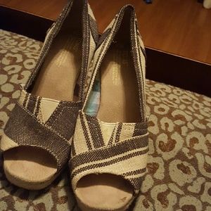 Toms wedges size 7.5