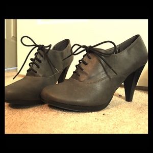 Grey Oxford style heels - designed by Fergie
