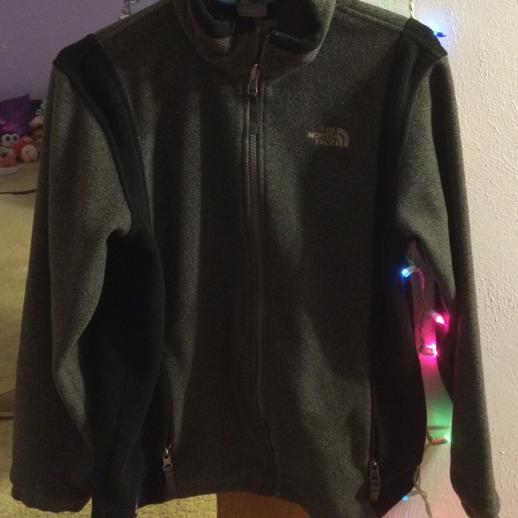 Grey and Black North Face jacket❤️