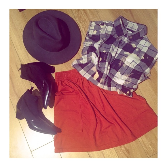 Red skirt with pockets