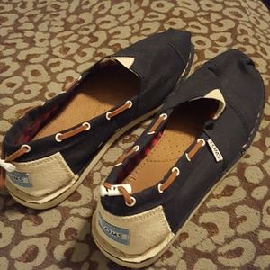 TOMS size 7.5