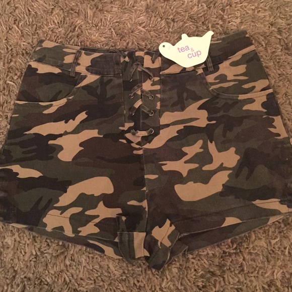 Tea and Cup military print shorts - Picture 3 of 4