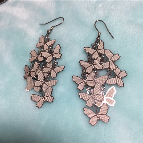 NEW! Silver butterfly dangly earrings