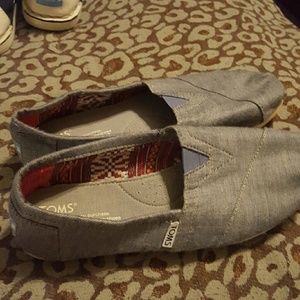 Toms size 7