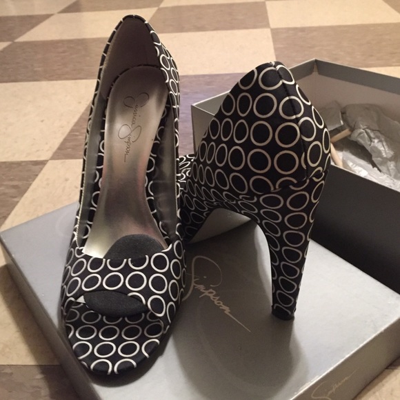 Peep toe shoe - Picture 3 of 3