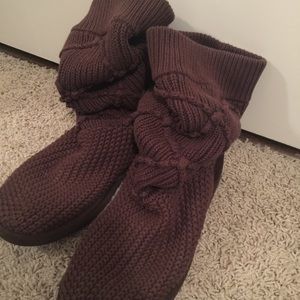 UGG sweater boots - size 9