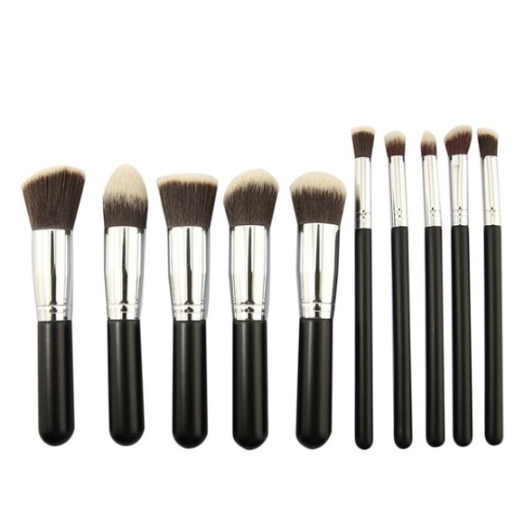 Makeup brushes