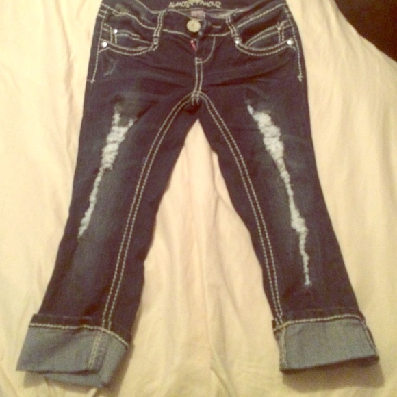 Almost famous jean capris size 3