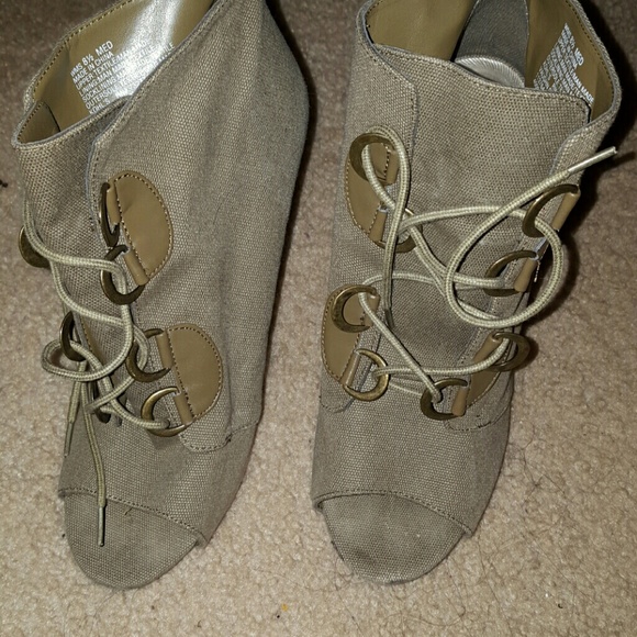 Elle booties