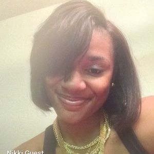 Meet your Posher, Latia