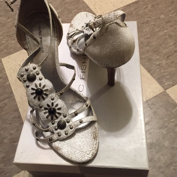 Aged crackled/white sandal, worn - Picture 2 of 3