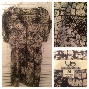 Moving sale🏡Snake print dress with front zipper