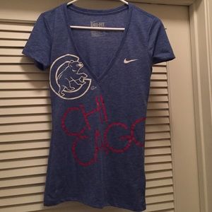 NWT Chicago Cubs Nike Dri-Fit Deep V Tee-size XS