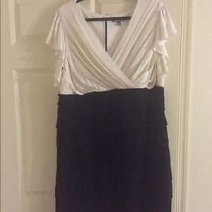 Beautiful and extremely flattering dress!!