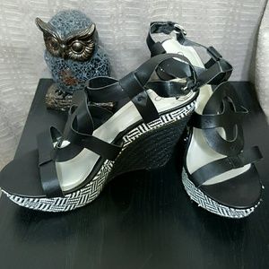 Black and white strap heeled sandle