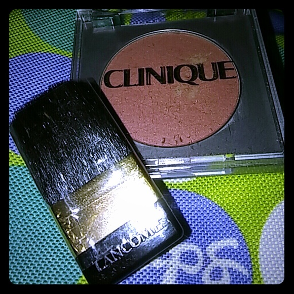BRAND NEW BLUSH (Clinique) with brush