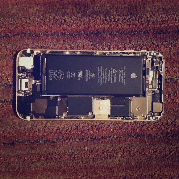 gold iPhone 6 has iPhone case