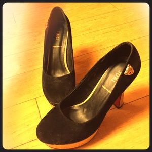 Amazing black high heels